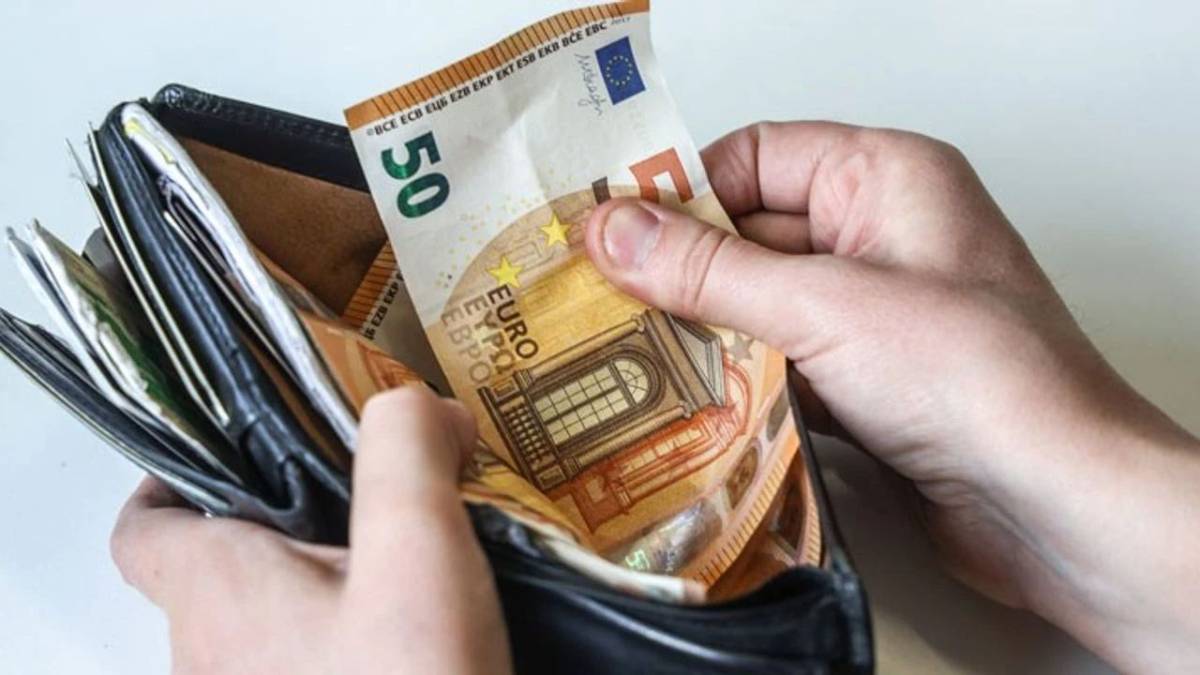 Akçakale’de örnek davranış! bulduğu 75 bin euro’yu polise teslim etti