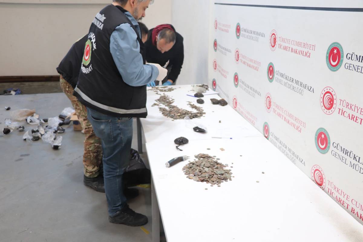 Tarihi eser kaçakçılığına darbe: 7 bin 160 parça ele geçirildi
