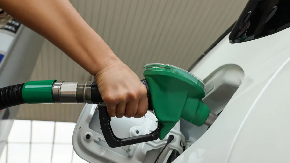 Benzine indirim gelecek mi?