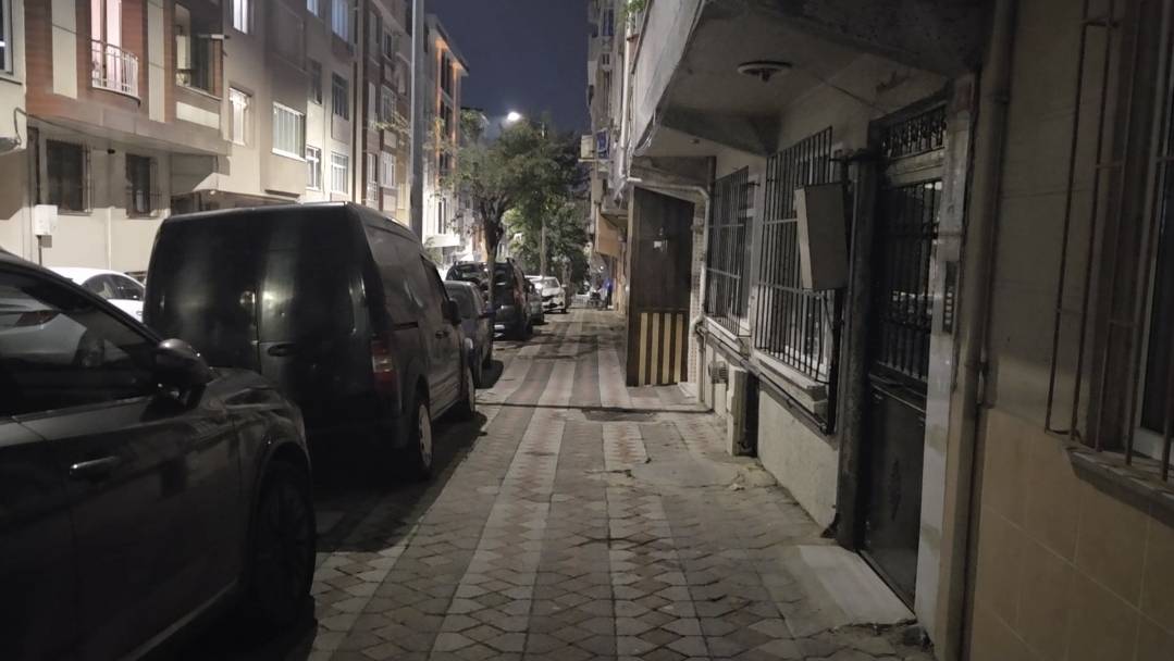 Sultangazi'de kadın sürücünün aracını park ederken çarptığı dini nikahlı eşi öldü(ÖZEL HABER)