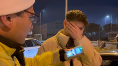 Alkolmetreyi Üflememek Için Her Yolu Denedi!