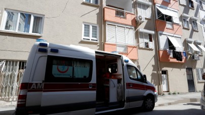 Güneşlenmek Için Çıktığı Balkonda Ölü Bulundu